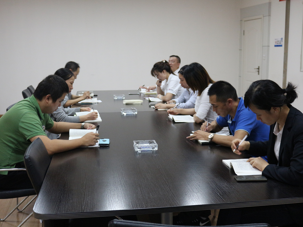 Автомобильные компании вновь изучают теоретические знания