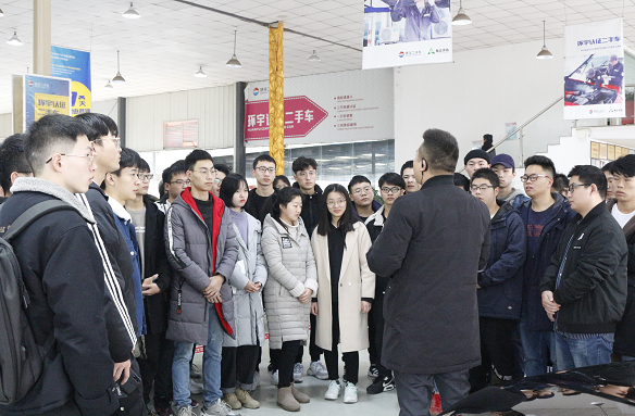 Укрепление сотрудничества между школами и предприятиями, укрепление чувства социальной ответственности автомобиля Huanyu!