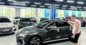 За холодным и горячим столкновением экспорта подержанных автомобилей в Чжункине: объем продаж резко увеличился на 70%, но продавцы автомобилей сокращаются!Какие причины?
