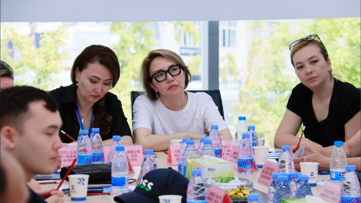 Huanyu Automobile совместно с евроазиатскими партнерами создает новую главу экспорта подержанных автомобилей с новой энергией