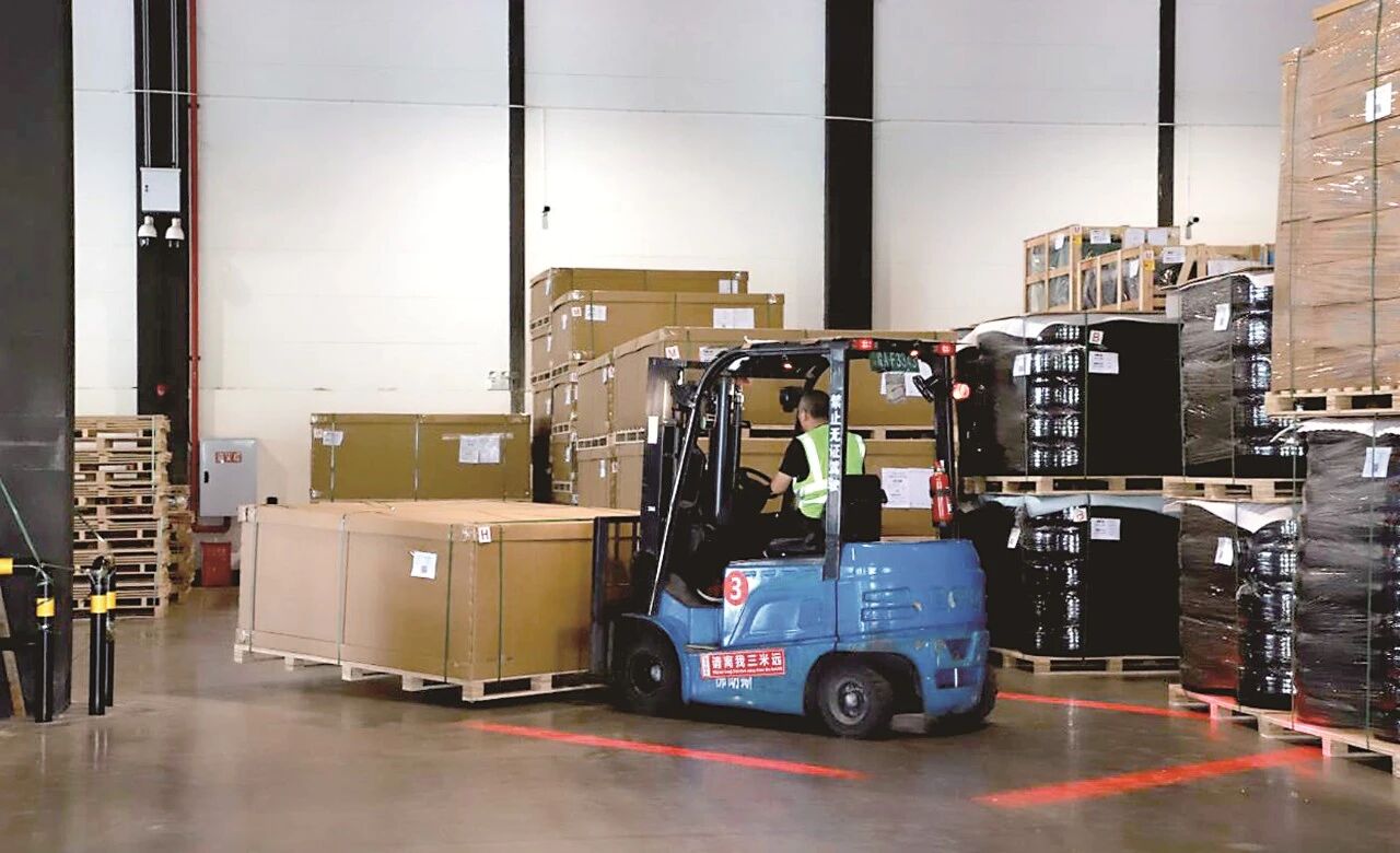 Сосредоточение внимания на двух сессиях: исследование в Чонгцине: от «логистического узла» к «экономическому двигателю», построение новой модели экономического узла