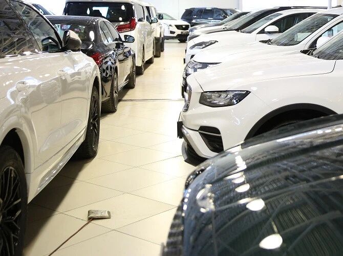 Новые автомобили - Geely, подержанные Toyota: в феврале в России импортировано 468 тыс. автомобилей, рост подержанных автомобилей выше