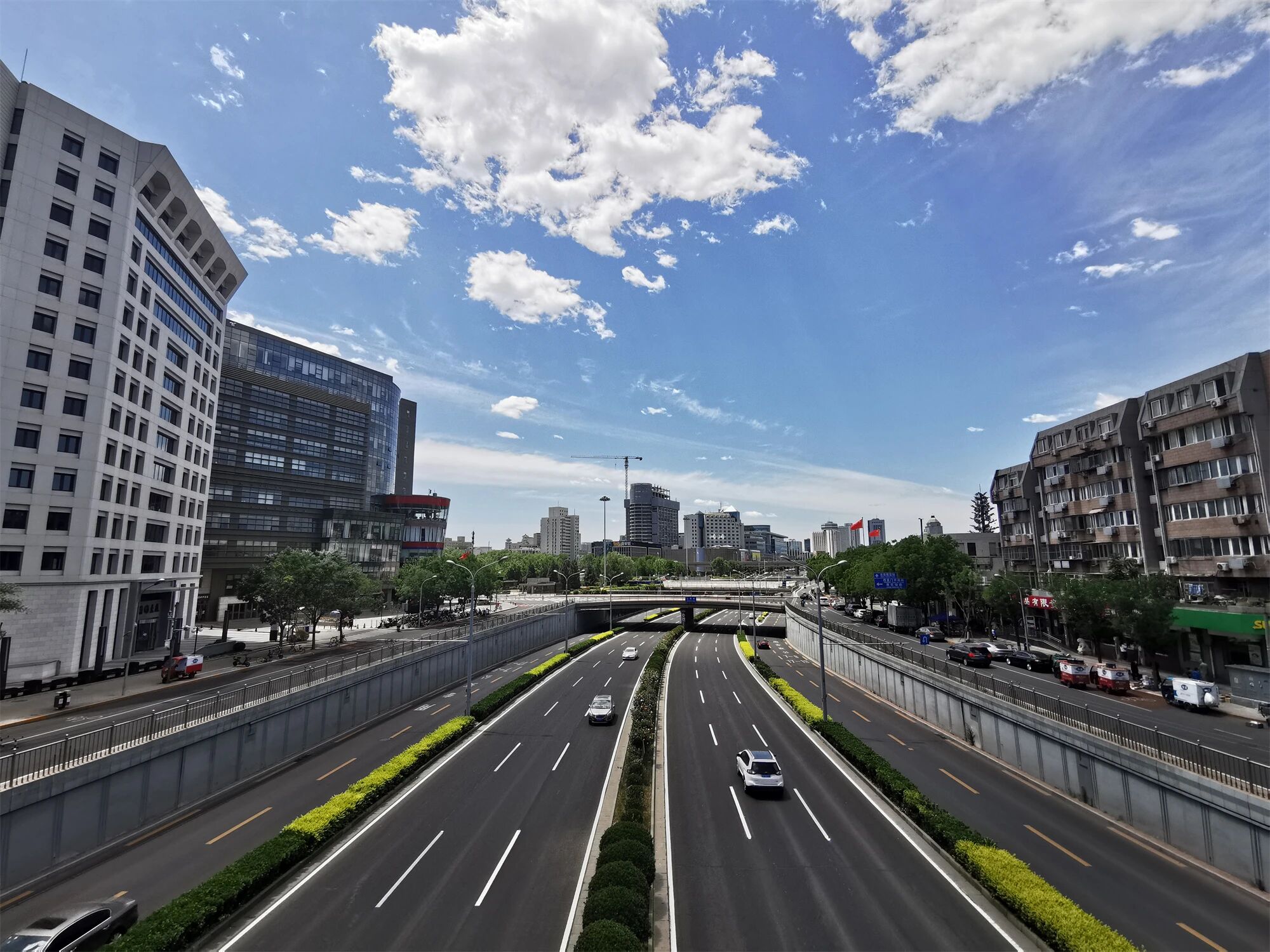 Отчет о работе правительства и проект программы «Пятнадцатого пятилетнего плана» предъявляют новые требования к автомобильной промышленности