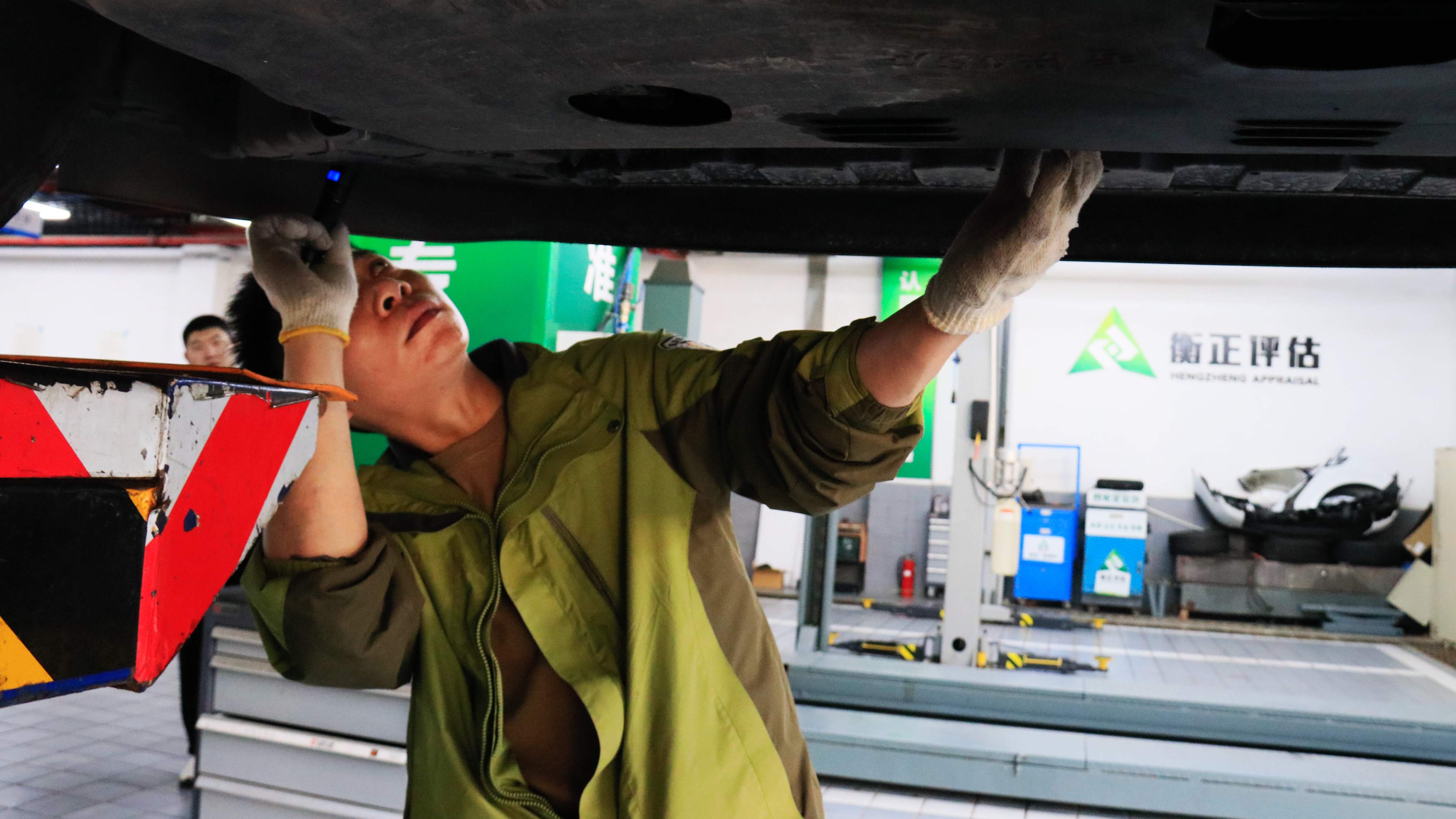 Как экспортная база подержанных автомобилей в Чжункине Банан может вести навигацию в море под вентиляцией промышленной трансформации?