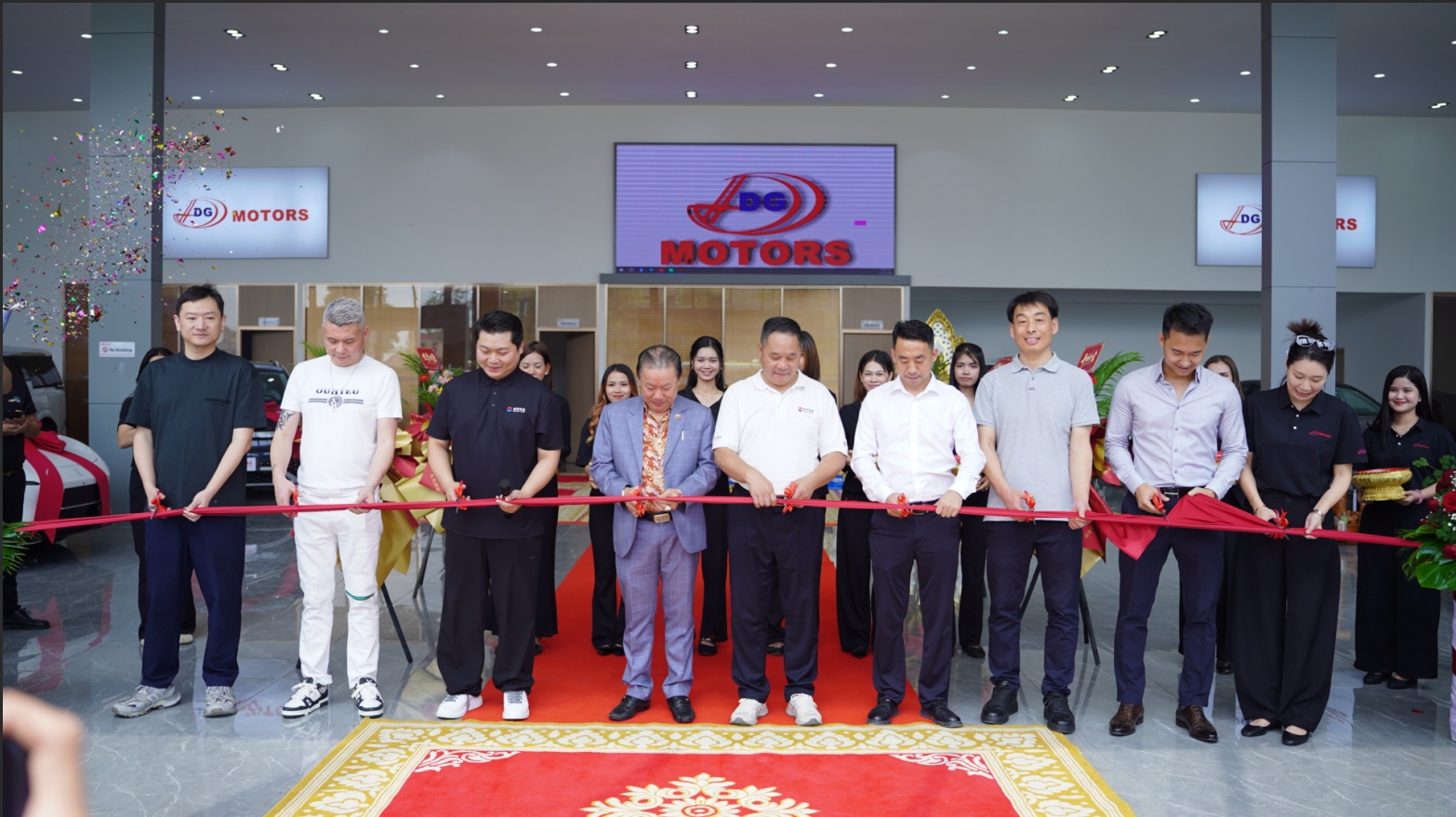 «Один пояс, один путь», углубленно осваивает автомобильный рынок Камбоджи| Экспортная база подержанных автомобилей в Китае (Чунцин · Банан) За рубежом открыла новый магазин DG MOTORS в Пномпене