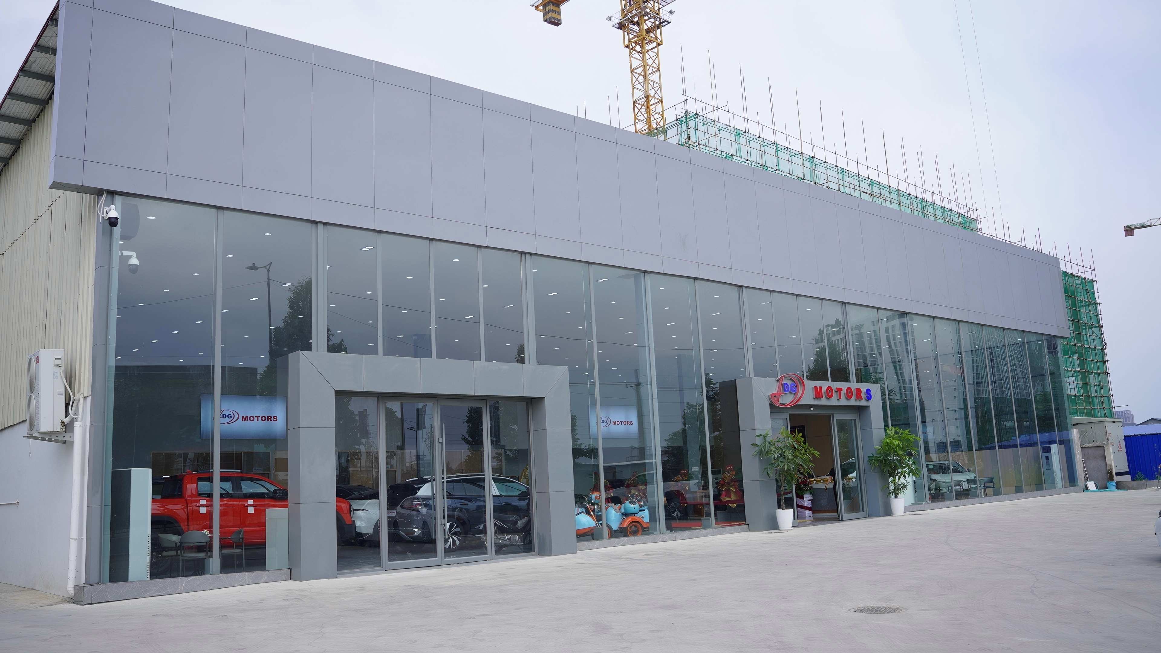 «Один пояс, один путь», углубленно осваивает автомобильный рынок Камбоджи| Экспортная база подержанных автомобилей в Китае (Чунцин · Банан) За рубежом открыла новый магазин DG MOTORS в Пномпене