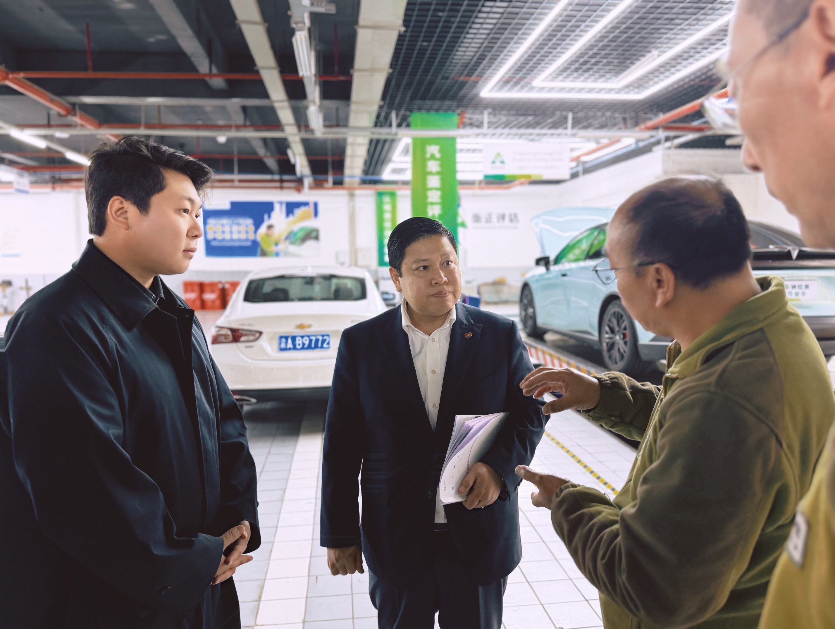 Новый тариф в Камбодже| Генеральный консул Вэнь Вэйе посетил экспортную базу подержанных автомобилей в Китае (Чунцин · Банан), чтобы изучить новые возможности выхода на море подержанных автомобилей с новой энергией