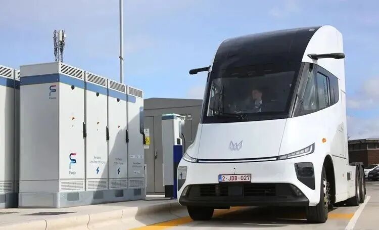 Китайские грузовики снова ускоряют свой путь в море!