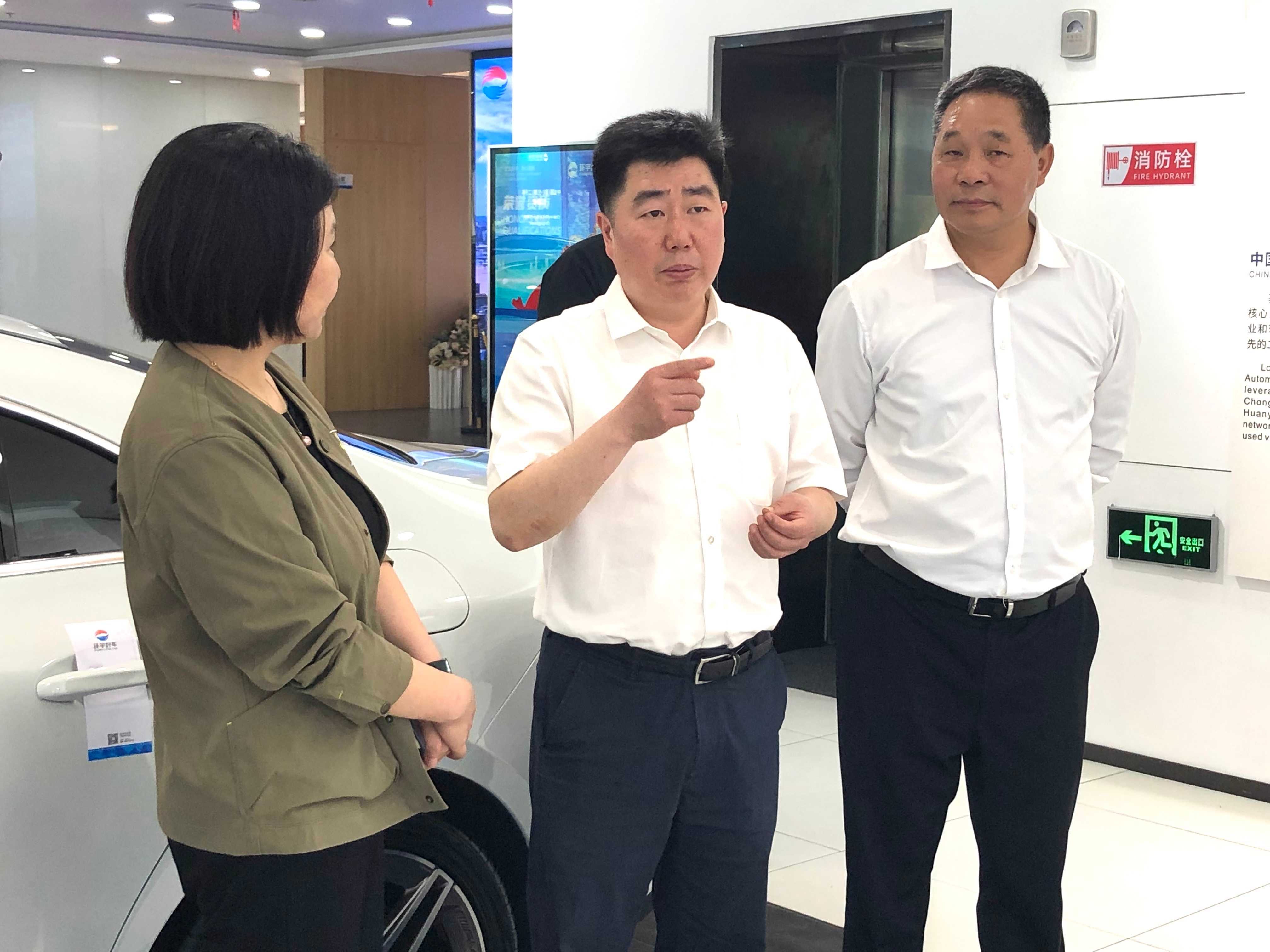 Постоянный член районного комитета, секретарь политно-правовой комиссии Рань Рэньцзюнь посетил базу Ханьюэ, чтобы выслушать советы, прилагать усилия и ждать «Весеннего сада»