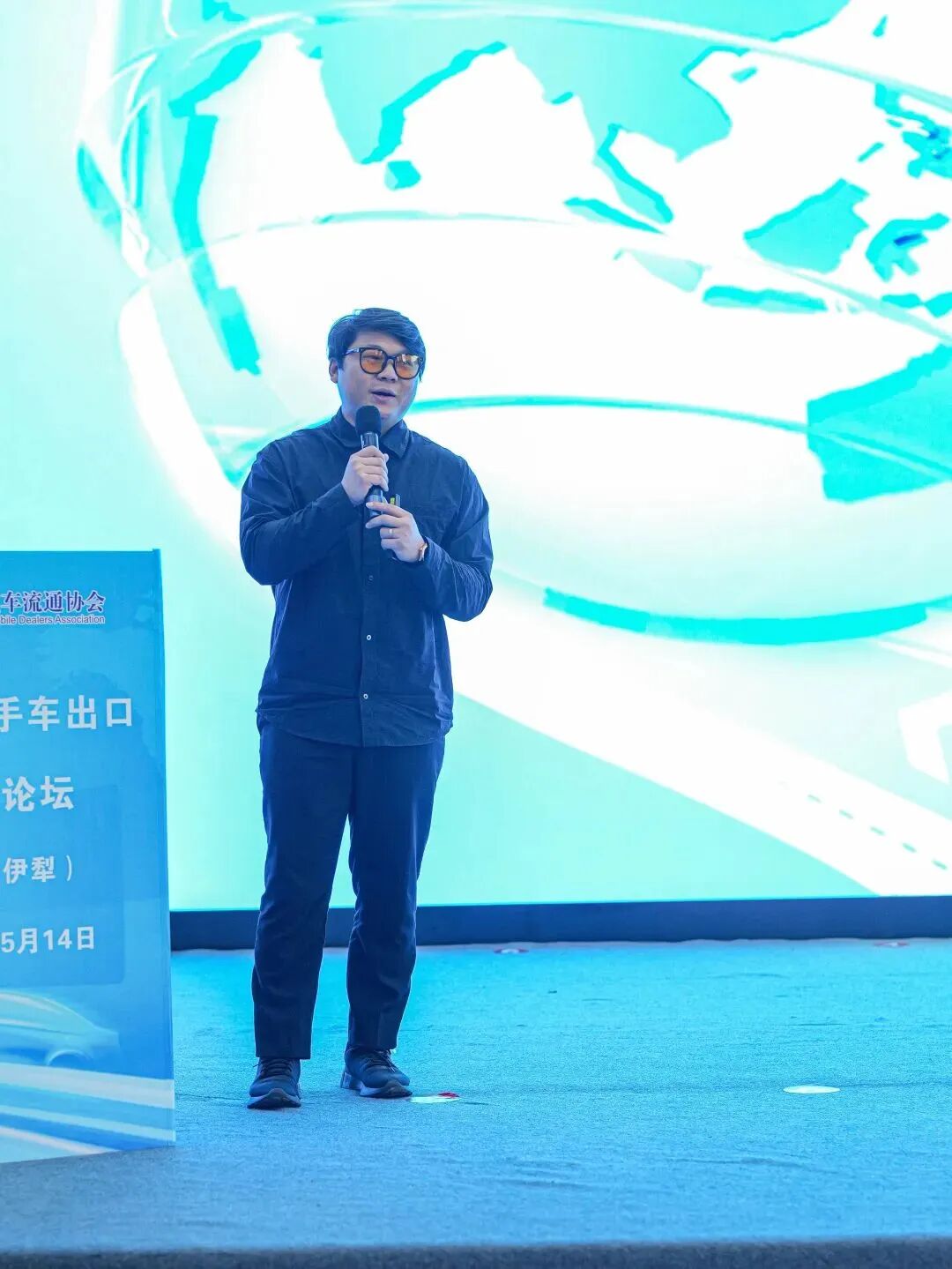 Huanyu Automobile помогает экспортировать подержанные автомобили в новой главе, глубоко анализируя трудности и возможности отрасли