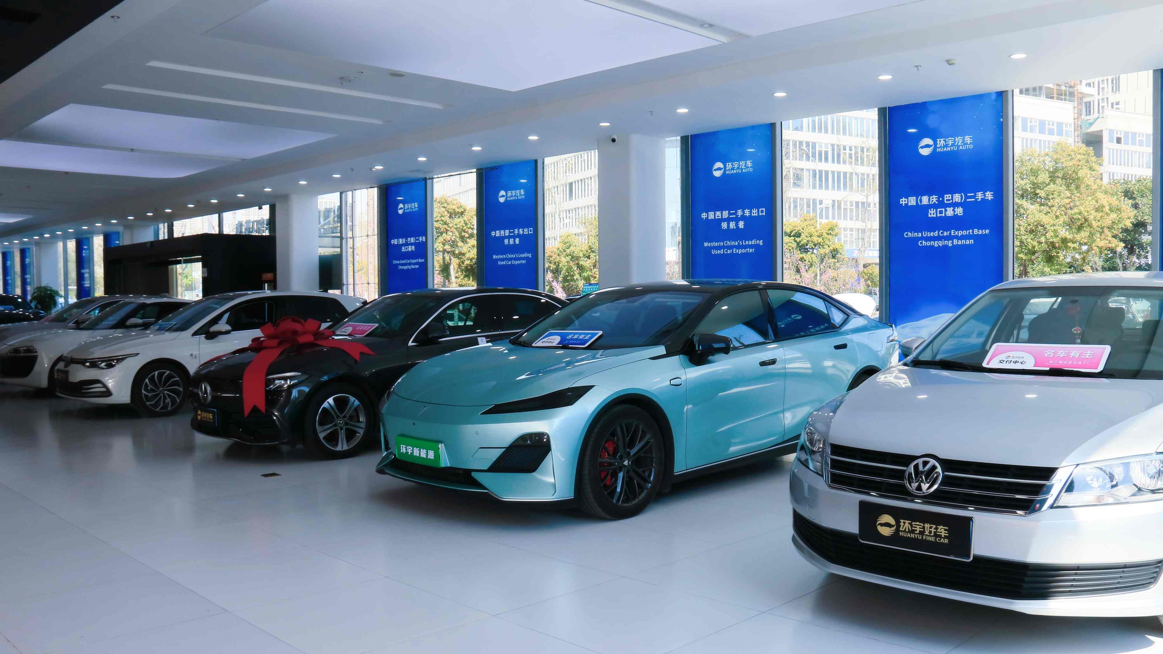 Невидимый мечтатель на экспортной базе подержанных автомобилей в Баннане в Чжункине