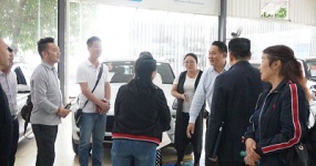 Руководители городской торговой комиссии вместе с группой экспертизы Торгового бюро Панджиха прибыли на изучение окружающей среды