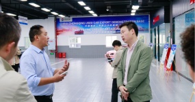 Исследовательский симпозиум «Три интервью, три вопроса» второго налогового отделения Налогового управления города Чжункина состоялся в магазине 5S Huanyuhao Car