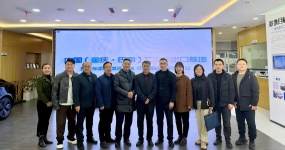 Заместитель председателя Торгово-промышленной федерации города Чжункина Хуан Синь провел исследование экспортной базы подержанных автомобилей Китая (Чжункина · Банан)