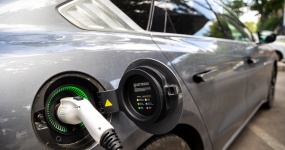 «Электрификация» автомобилей в Узбекистане ускоряется: доля электромобилей в 2025 году выросла до 71 процента