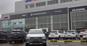 Закрыто 643 автомобиля, продажи упали на 23%: в 2025 году продажи китайских автомобилей в России упали