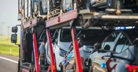 Новые китайские правила застряли в экспорте «Новый переход в два»: российская сторона заявила, что до февраля не было ни одного автомобиля «2026 года», параллельно импортируются или не хватает запасов и повышаются цены