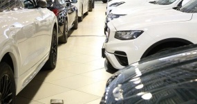 Новые автомобили - Geely, подержанные Toyota: в феврале в России импортировано 468 тыс. автомобилей, рост подержанных автомобилей выше