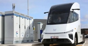 Китайские грузовики снова ускоряют свой путь в море!