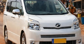 Гана ужесточает импорт праворуляльных автомобилей, Китай открывает окно возможностей для подержанных автомобилей с левым рулем