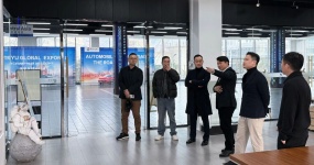 Ши Юньшен, генеральный директор компании «Танцзинь Huatu Automobile» и его делегация посетили компанию «Чуньцкий Хуаню» для обсуждения вопросов сотрудничества в экспорте подержанных автомобилей